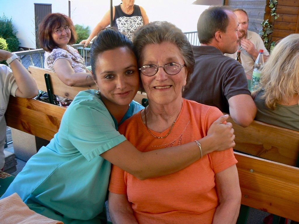 Neue Angestellte beginnen den Job als Pflegefachkraft nahe Ebern